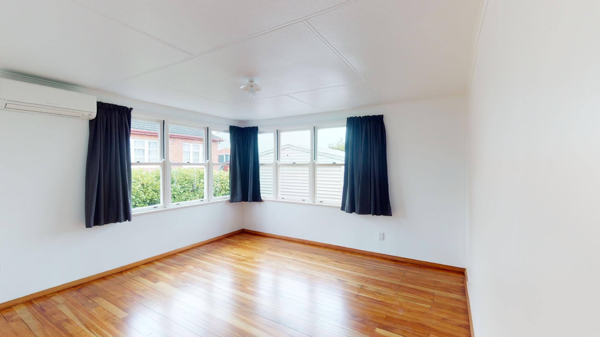 Roslyn - 3 Bedrooms 