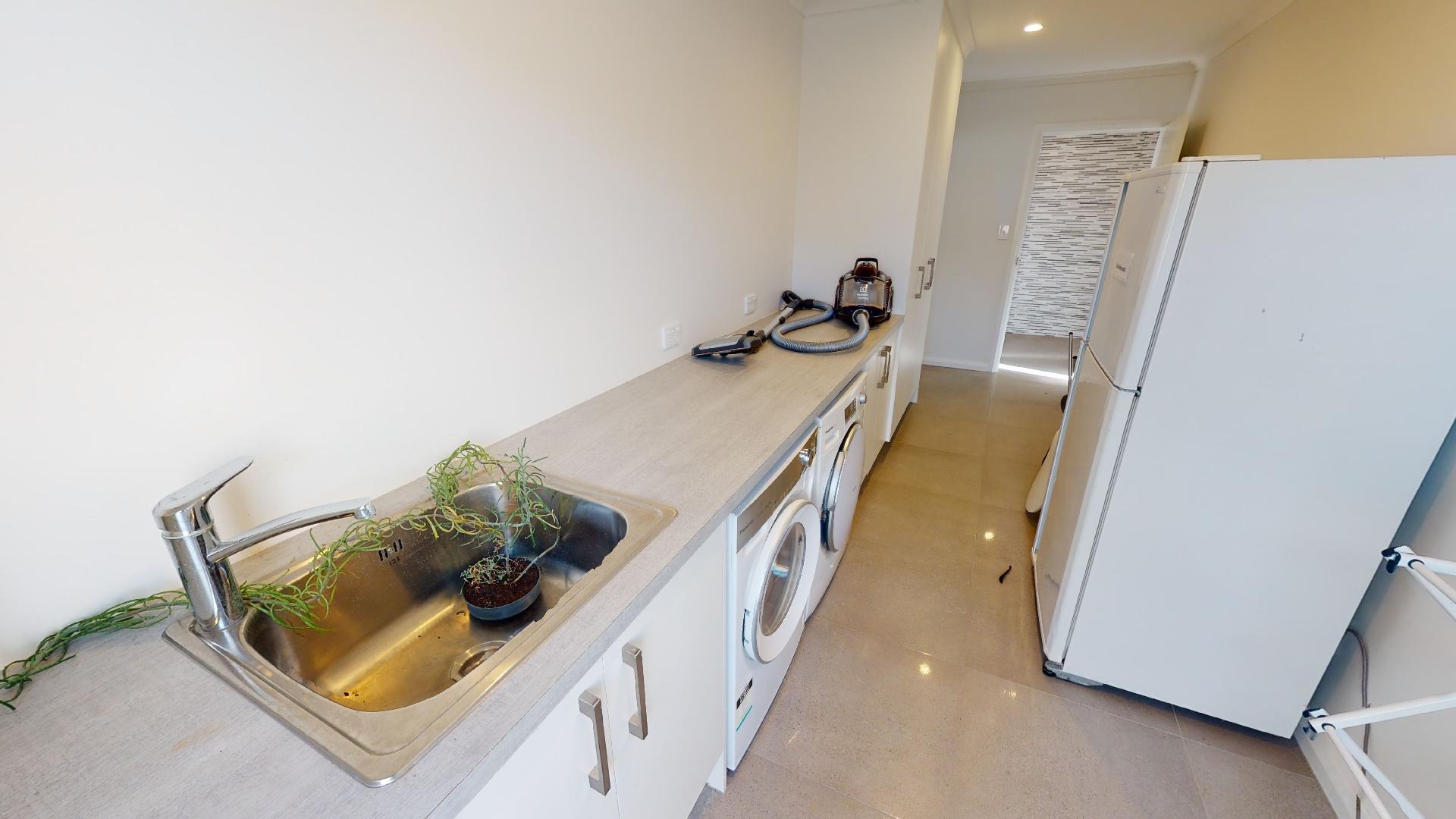 Fitzherbert - 4 Bedrooms 
