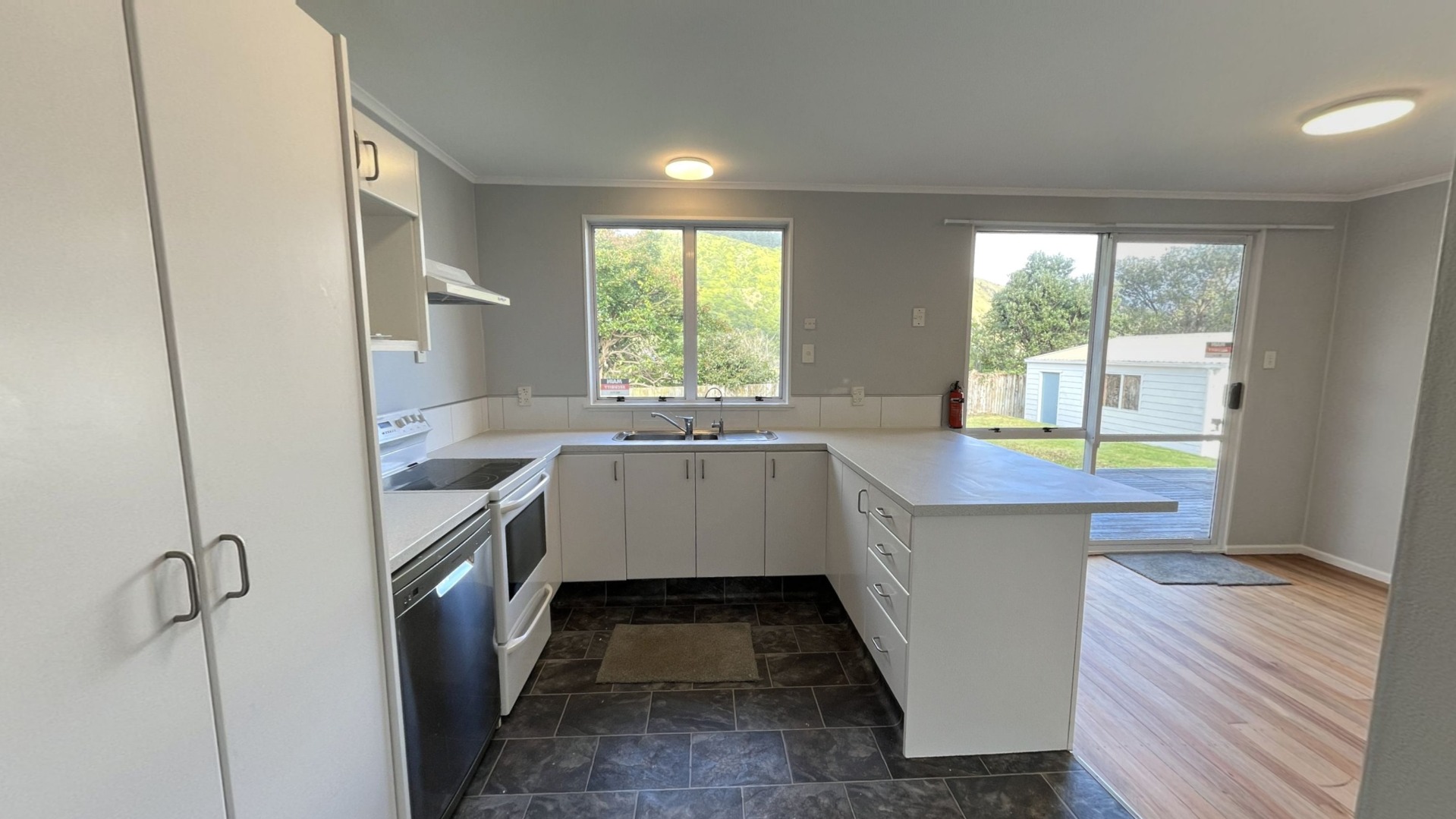 Raumati South - 3 Bedrooms
