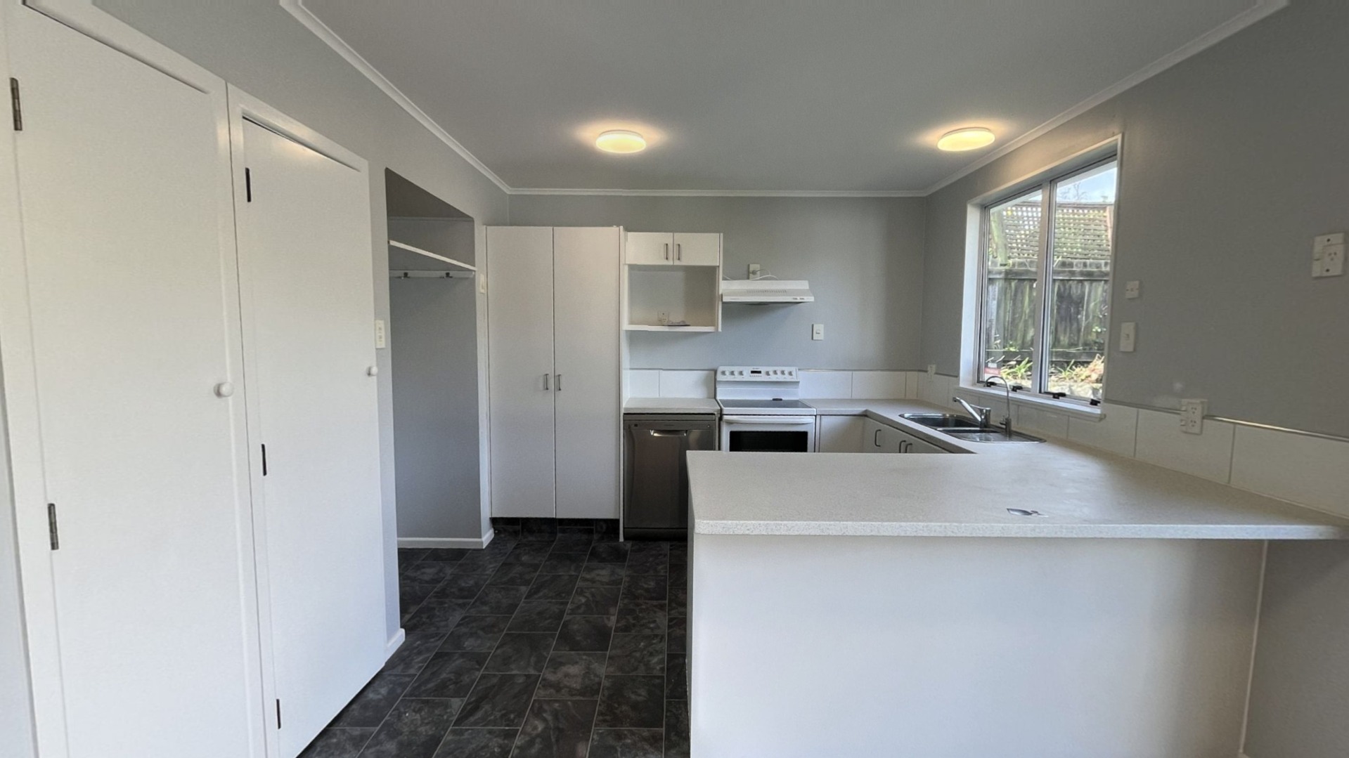 Raumati South - 3 Bedrooms