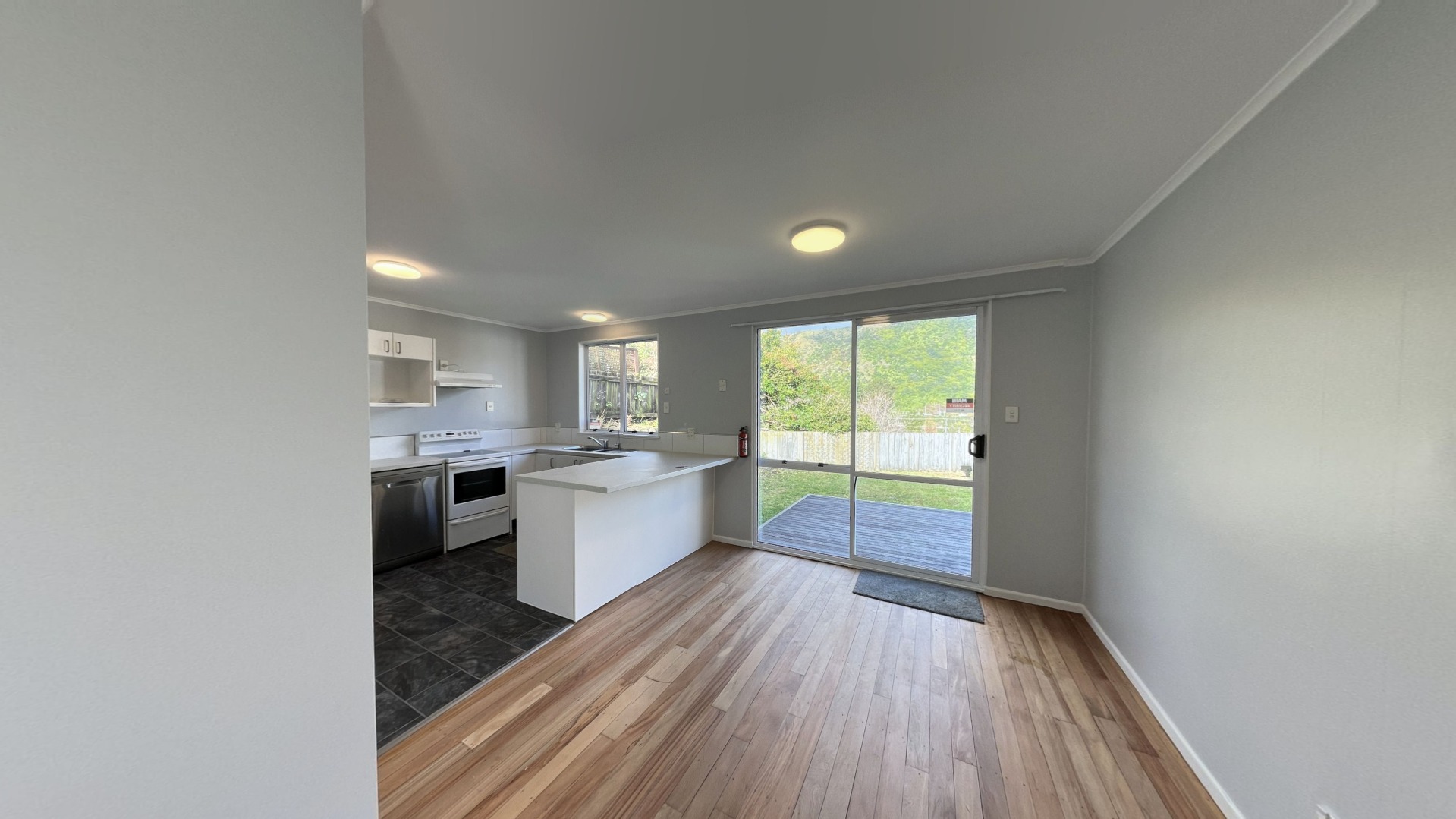 Raumati South - 3 Bedrooms