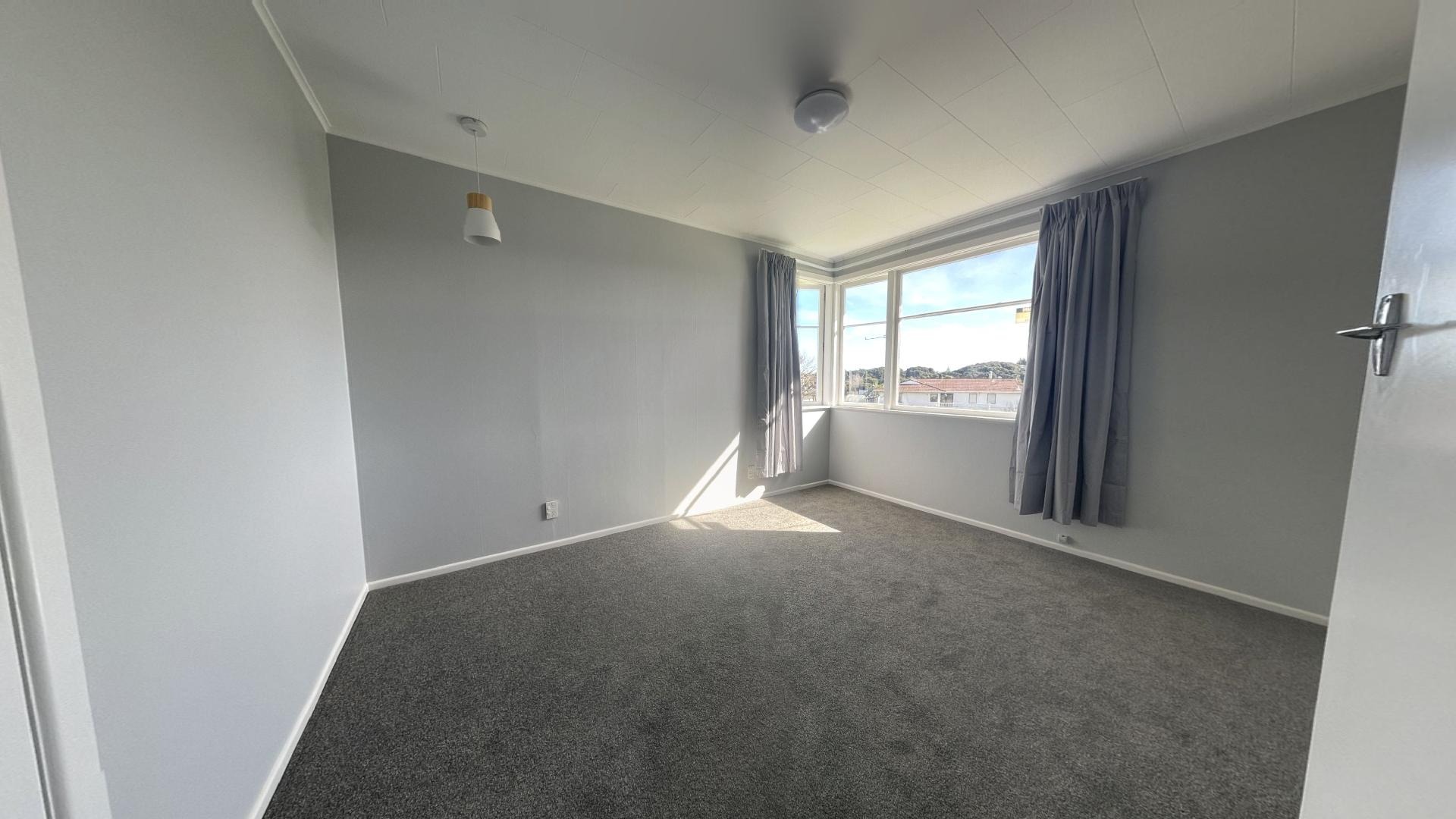 Raumati South - 3 Bedrooms