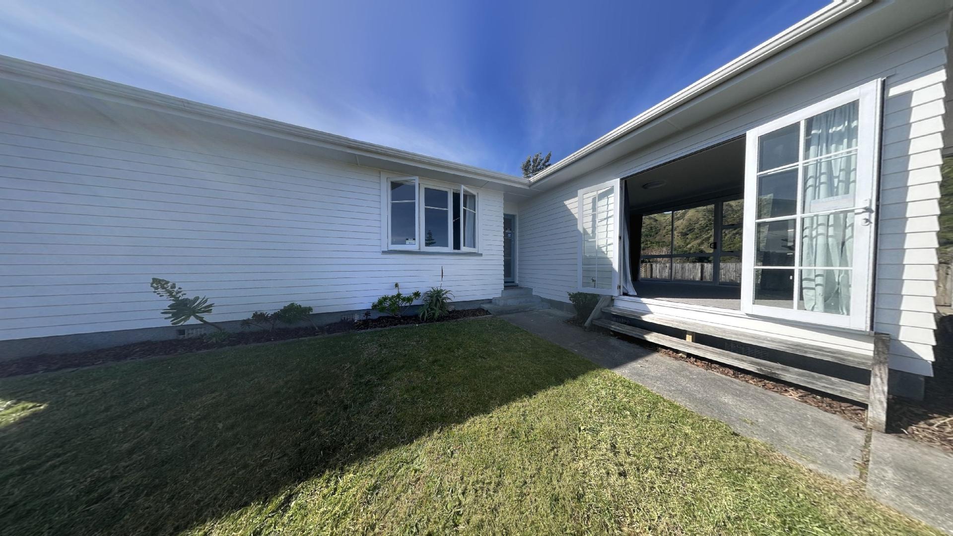 Raumati South - 3 Bedrooms