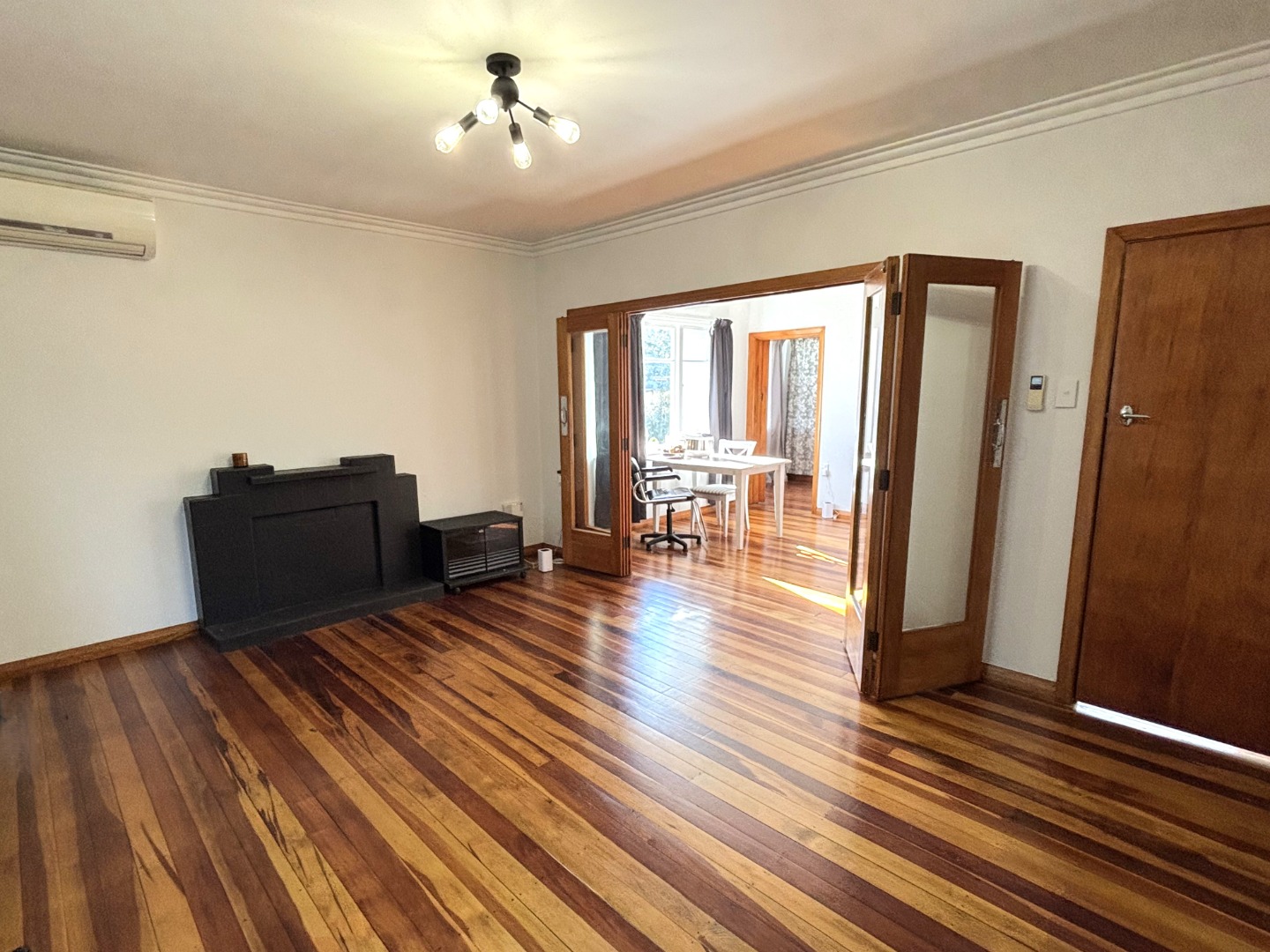 Awapuni - 4 Bedrooms 