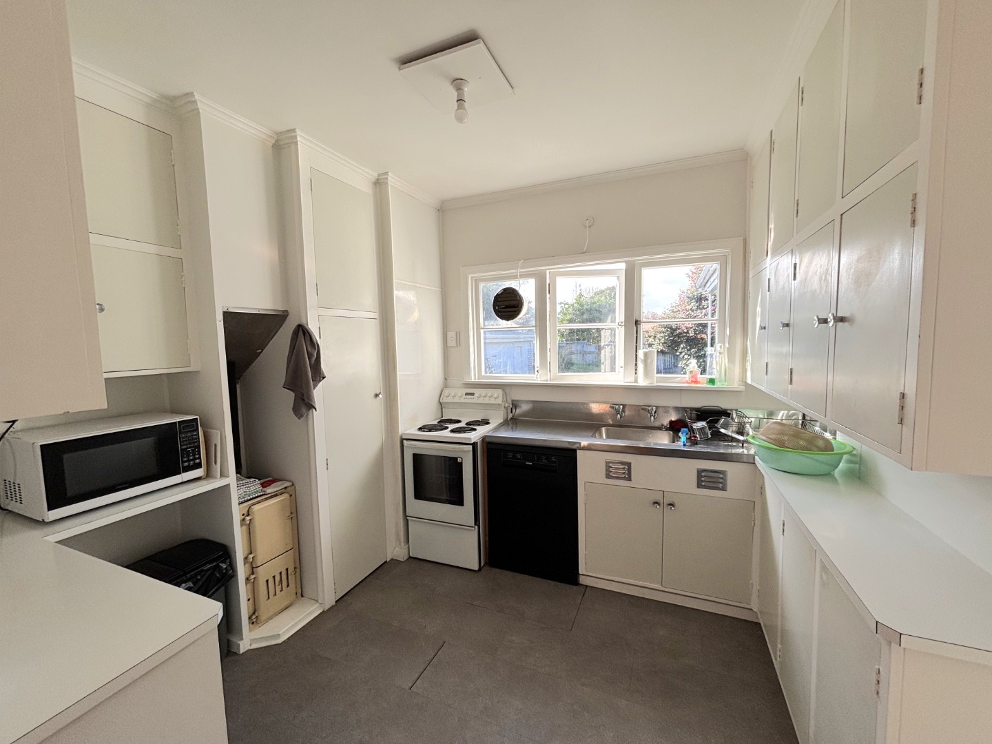 Awapuni - 4 Bedrooms 
