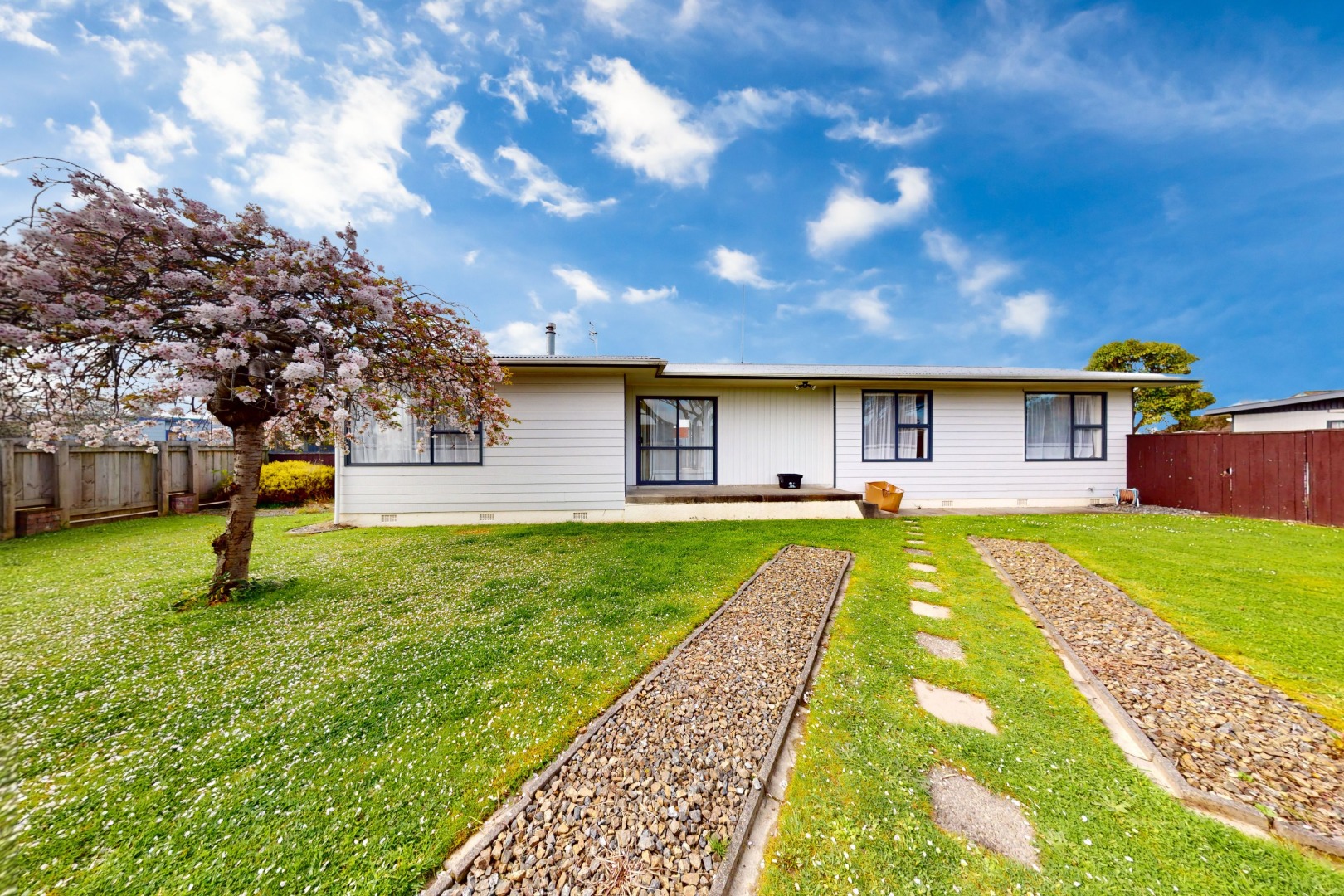 Awapuni - 4 Bedrooms