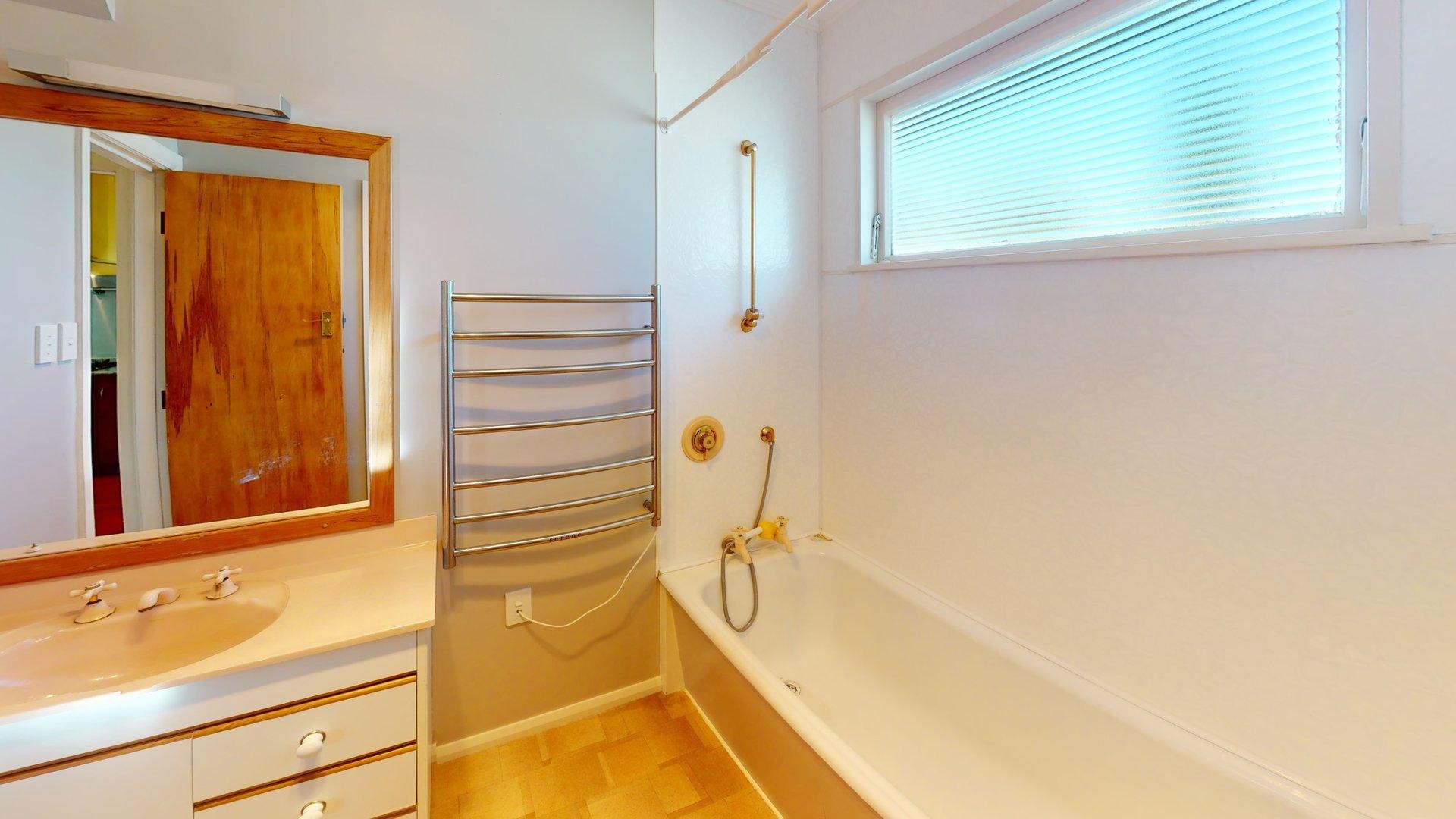 Awapuni - 5 bedrooms