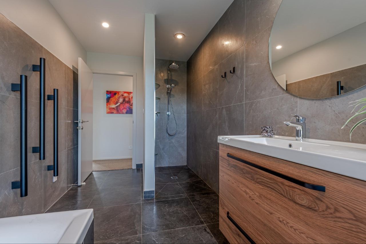 Fitzherbert - 4 Bedrooms