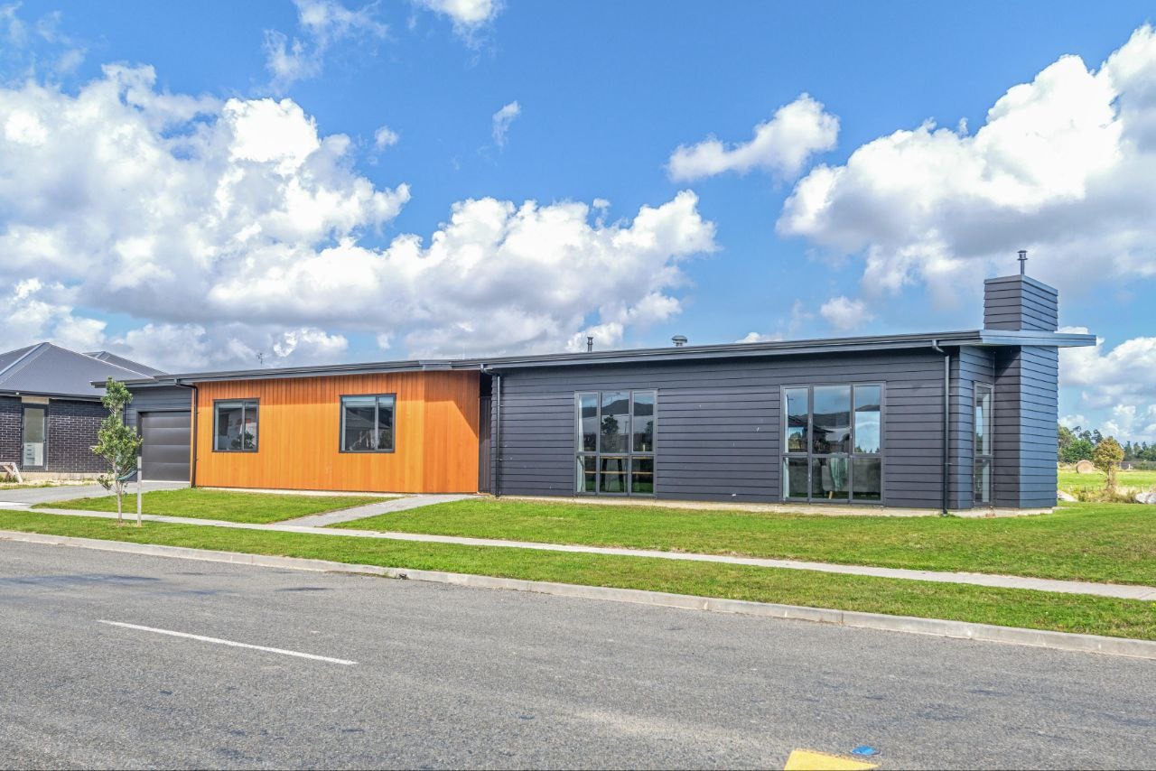 Fitzherbert - 4 Bedrooms