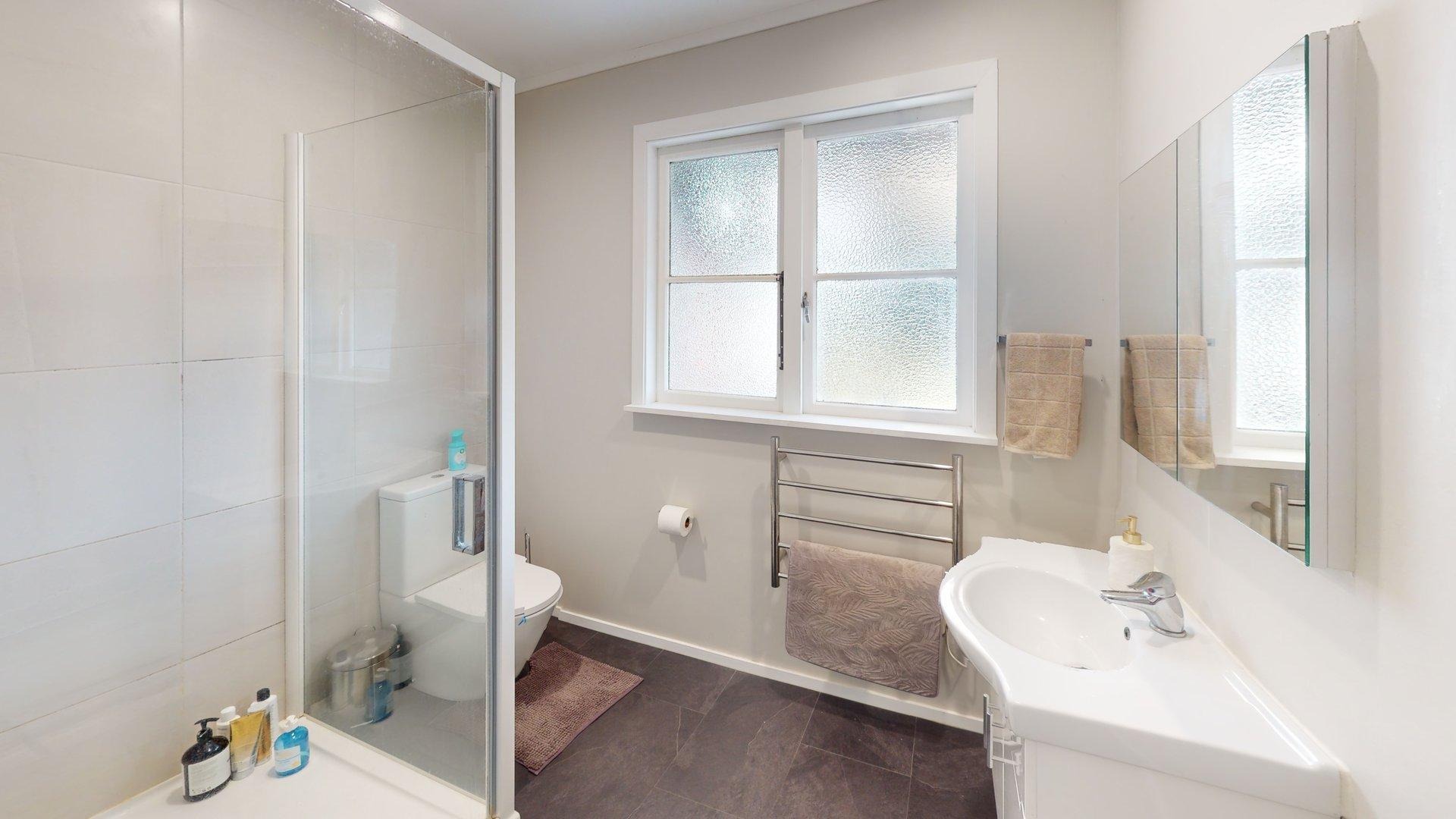 Takaro - 2 bedrooms + Rumpus/Hobby room 