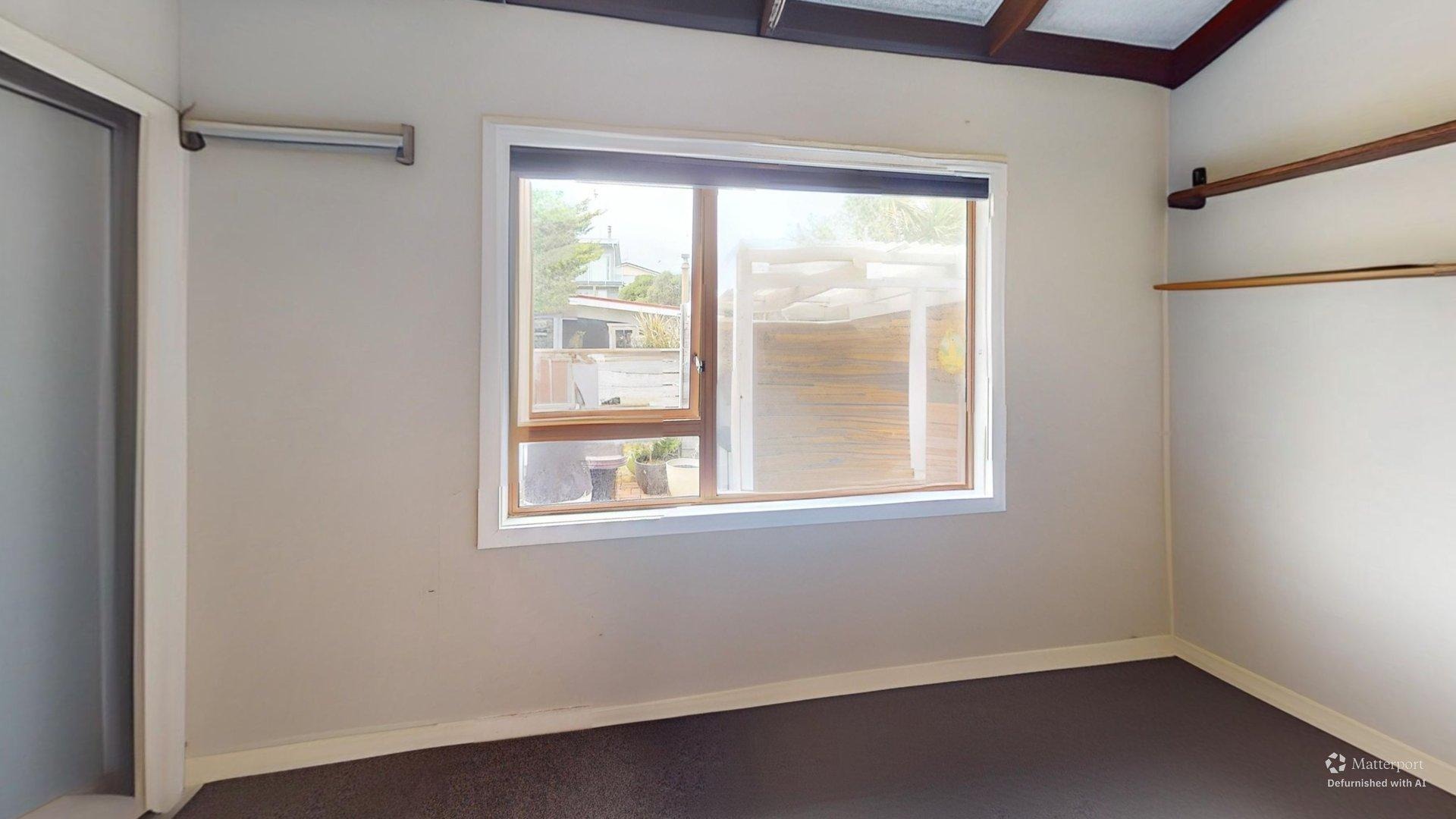 Otaki Beach - 5 Bedrooms