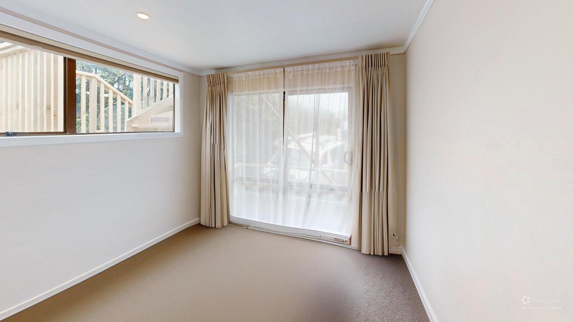 Otaki Beach - 5 Bedrooms