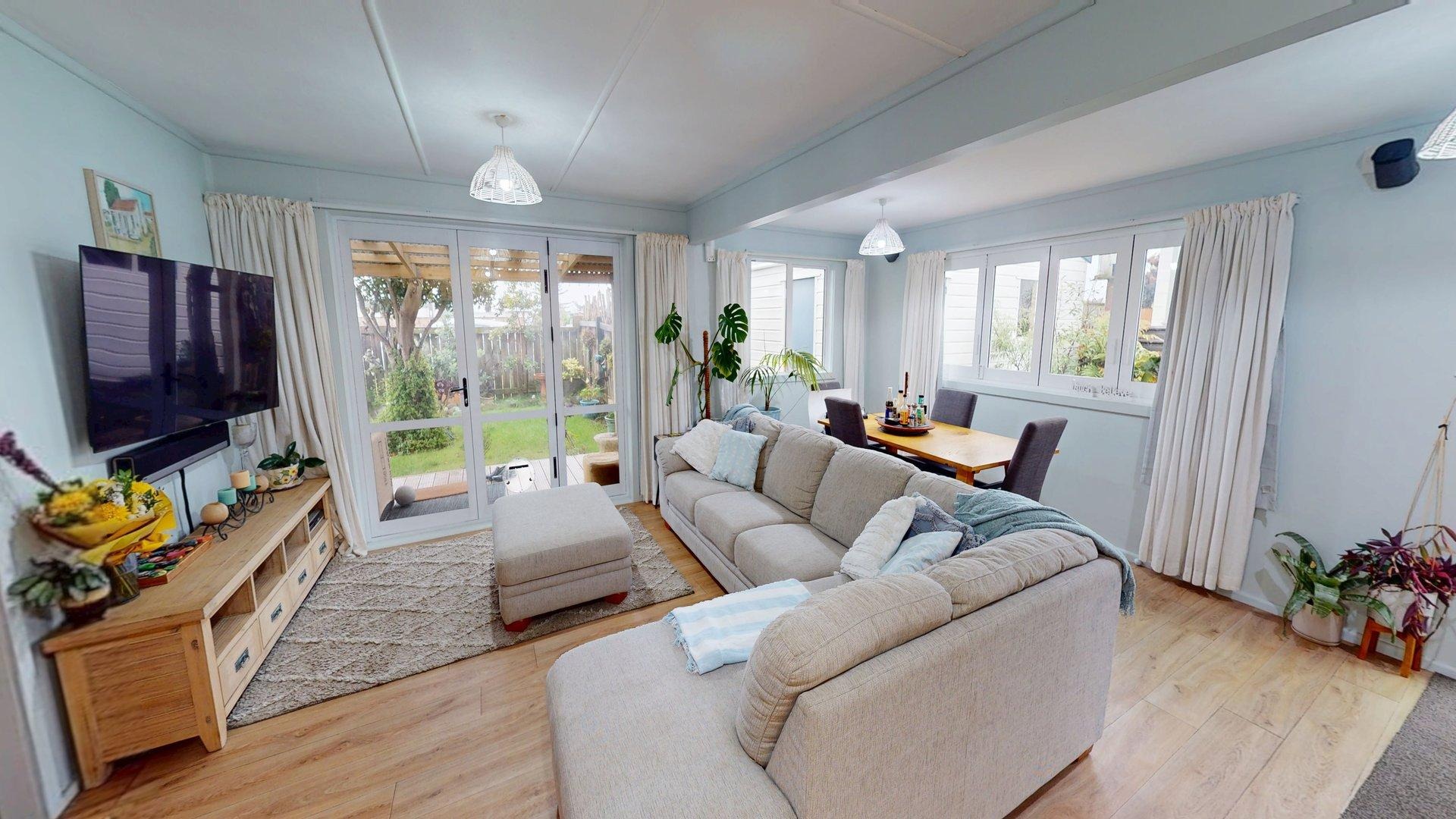 Himatangi Beach - 4 bedrooms