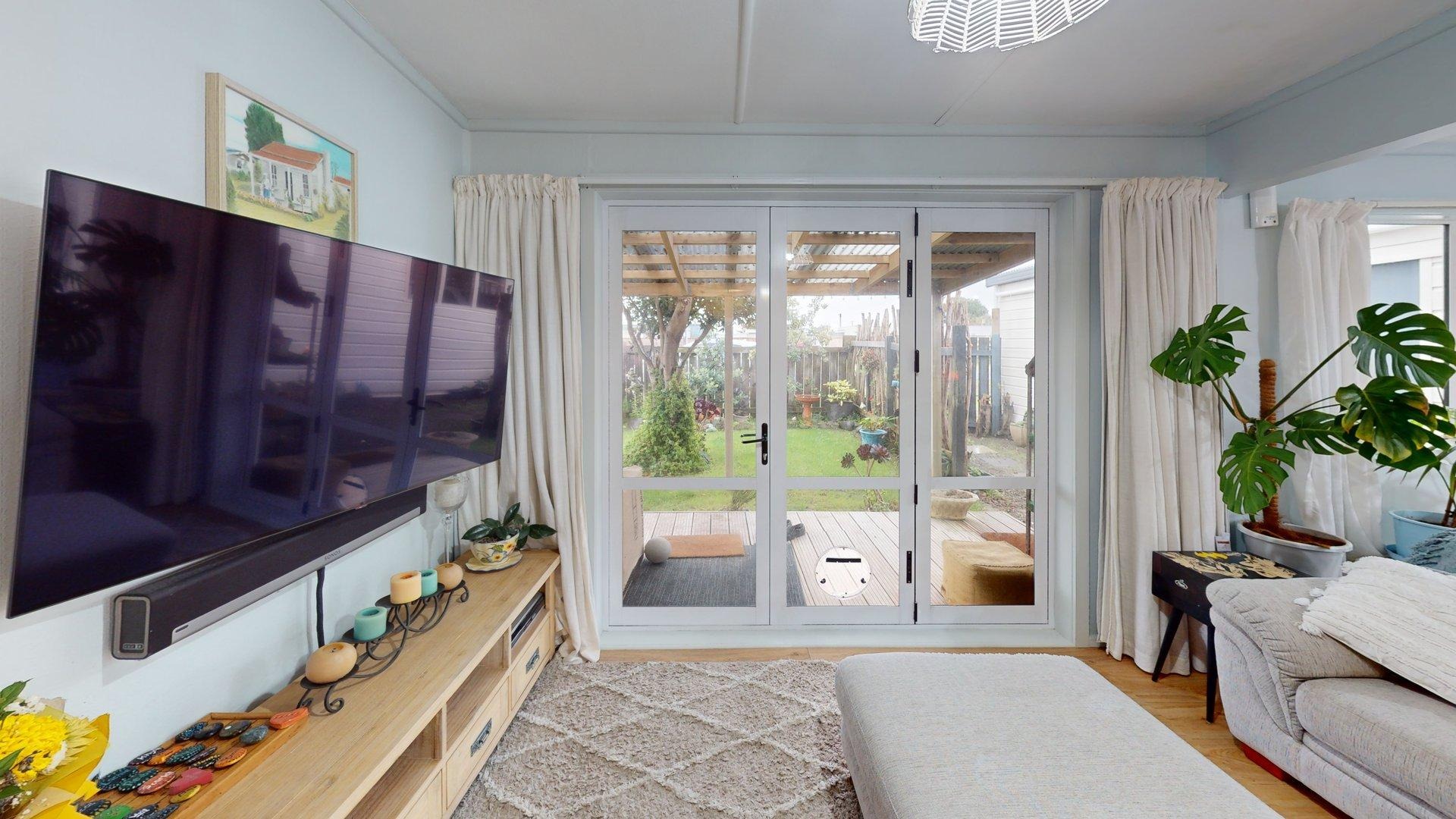 Himatangi Beach - 4 bedrooms
