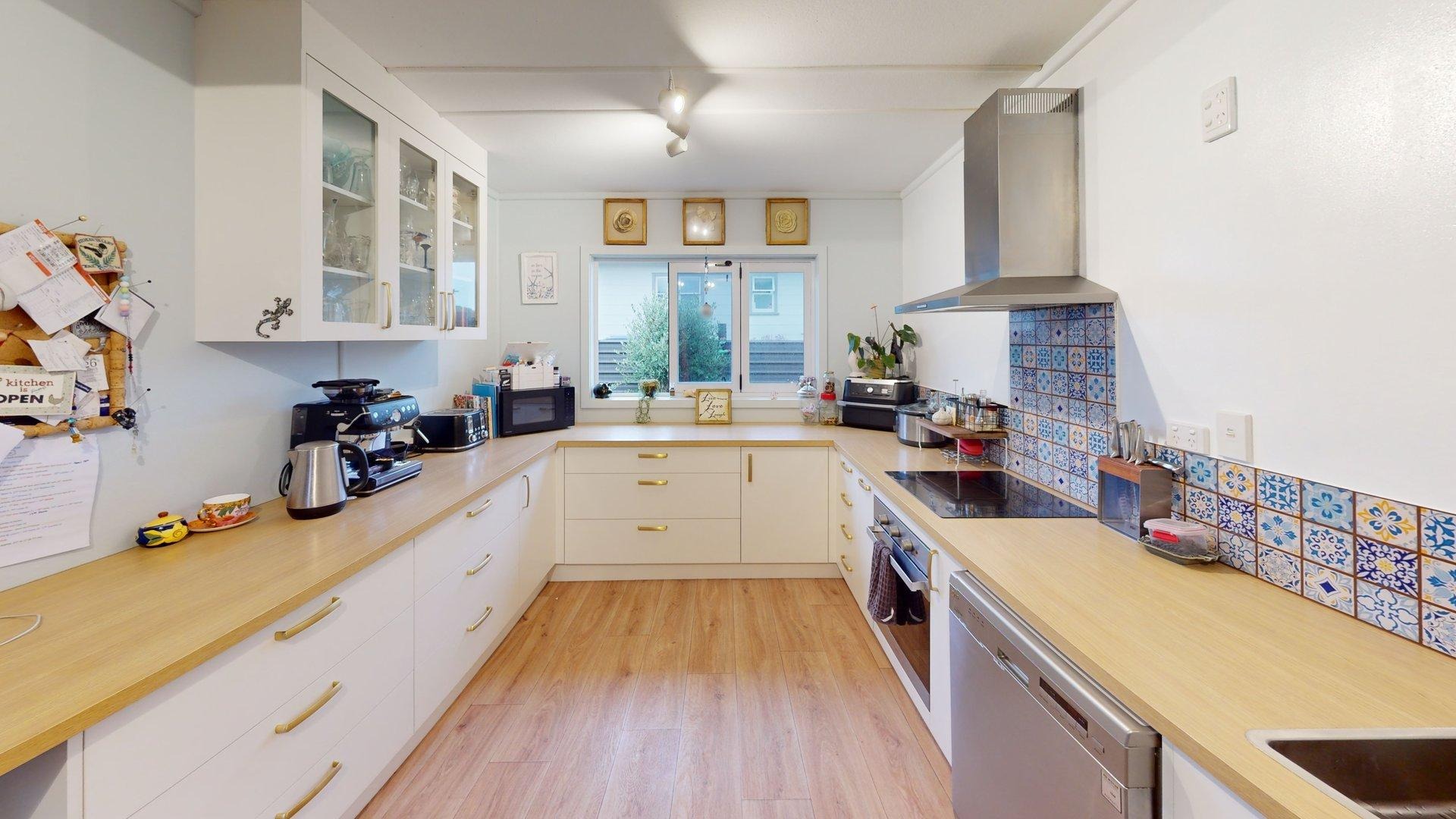 Himatangi Beach - 4 bedrooms