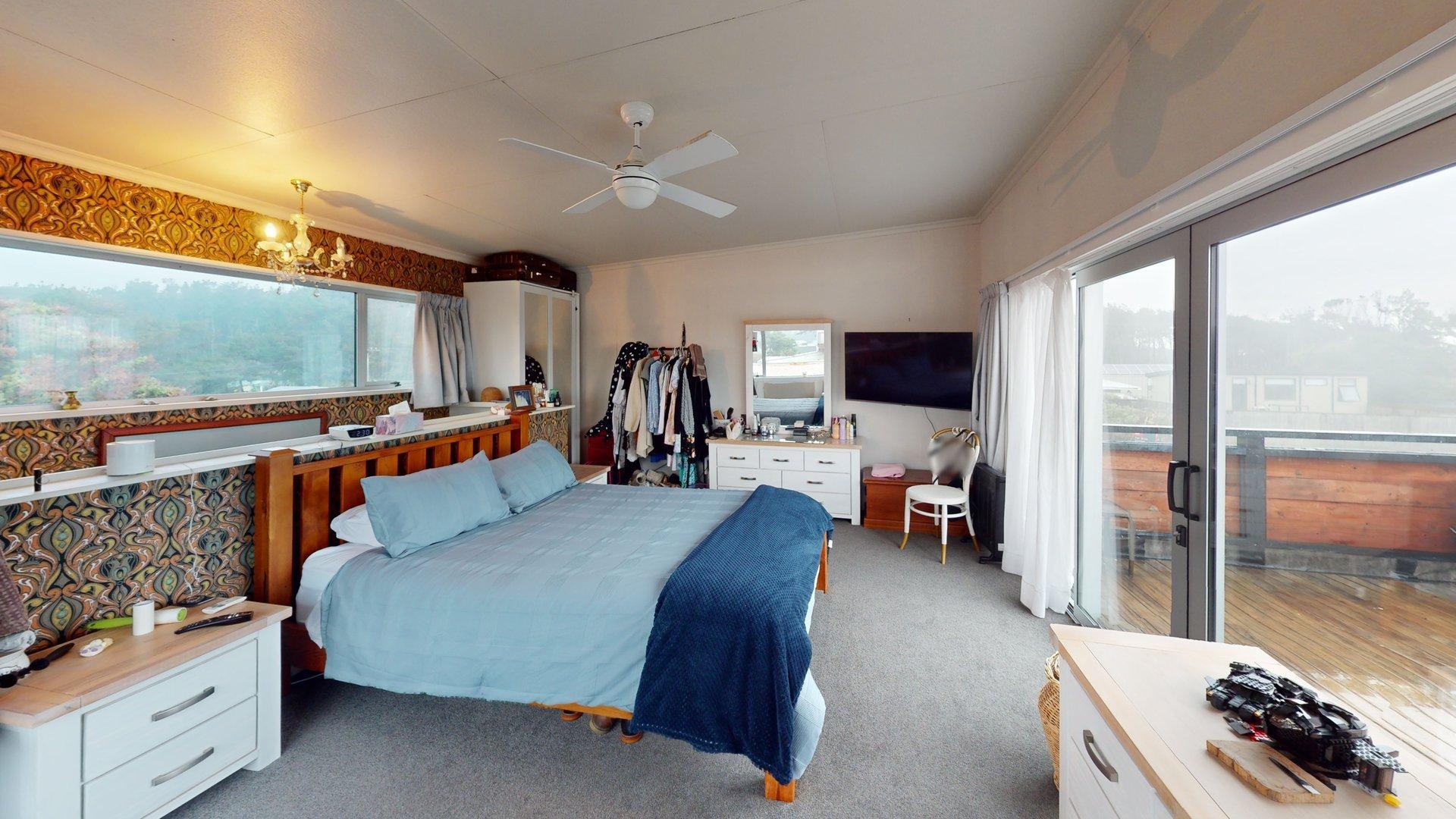 Himatangi Beach - 4 bedrooms