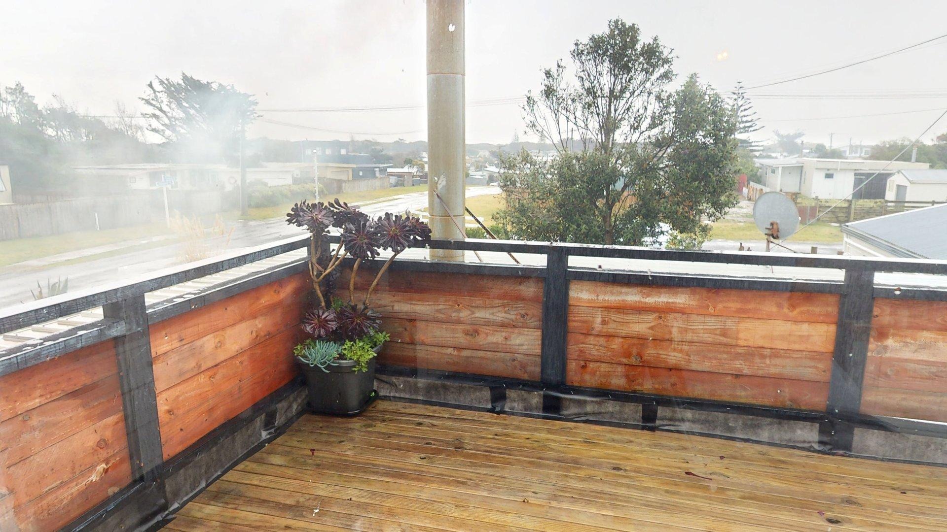 Himatangi Beach - 4 bedrooms