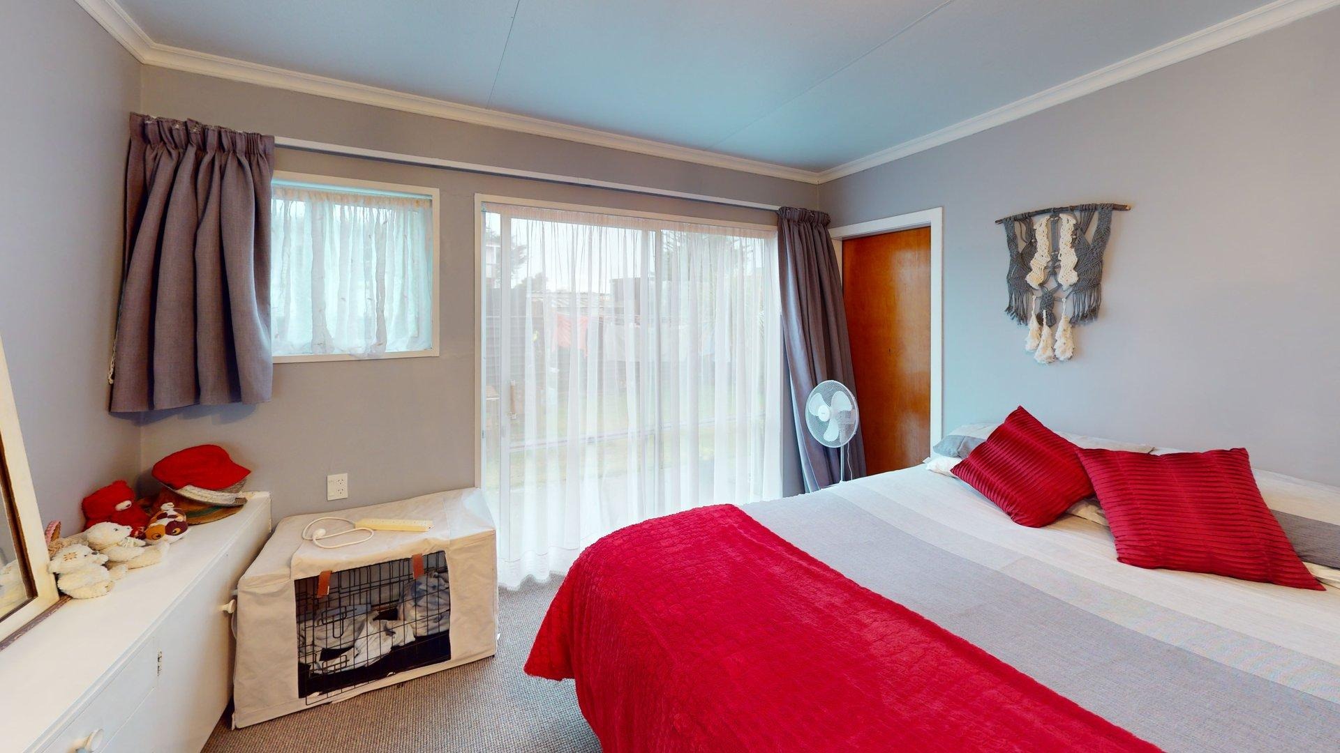 Himatangi Beach - 4 bedrooms