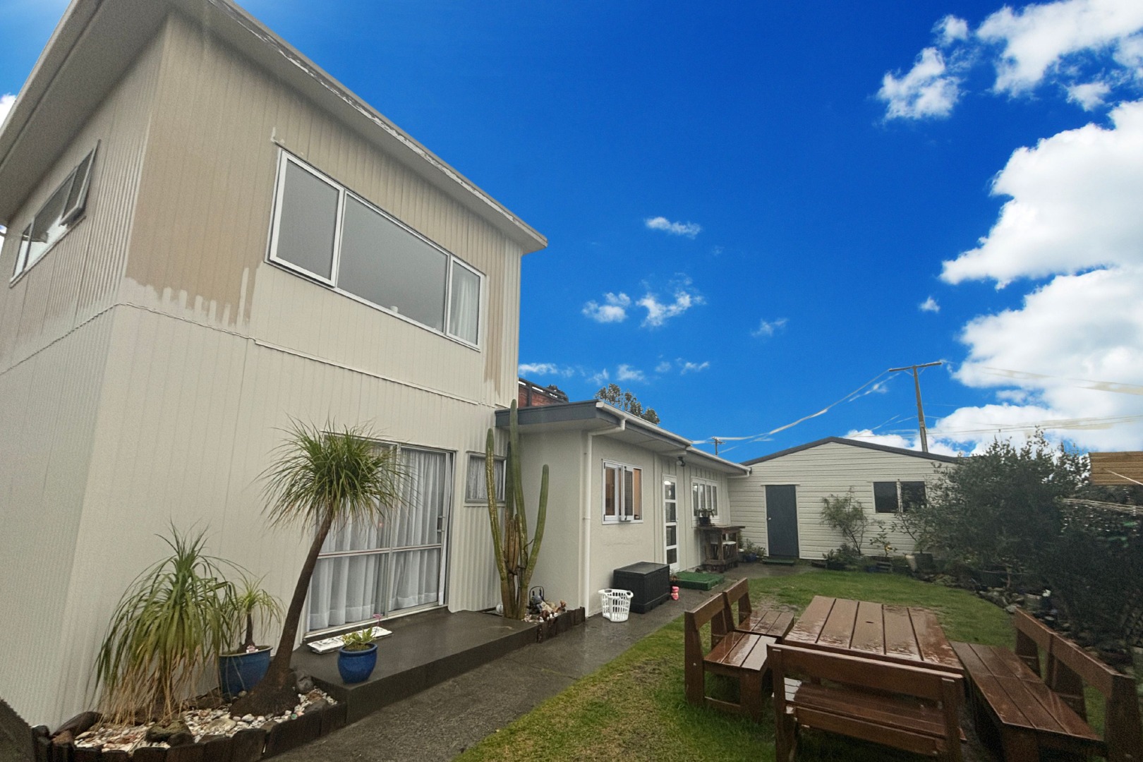 Himatangi Beach - 4 bedrooms