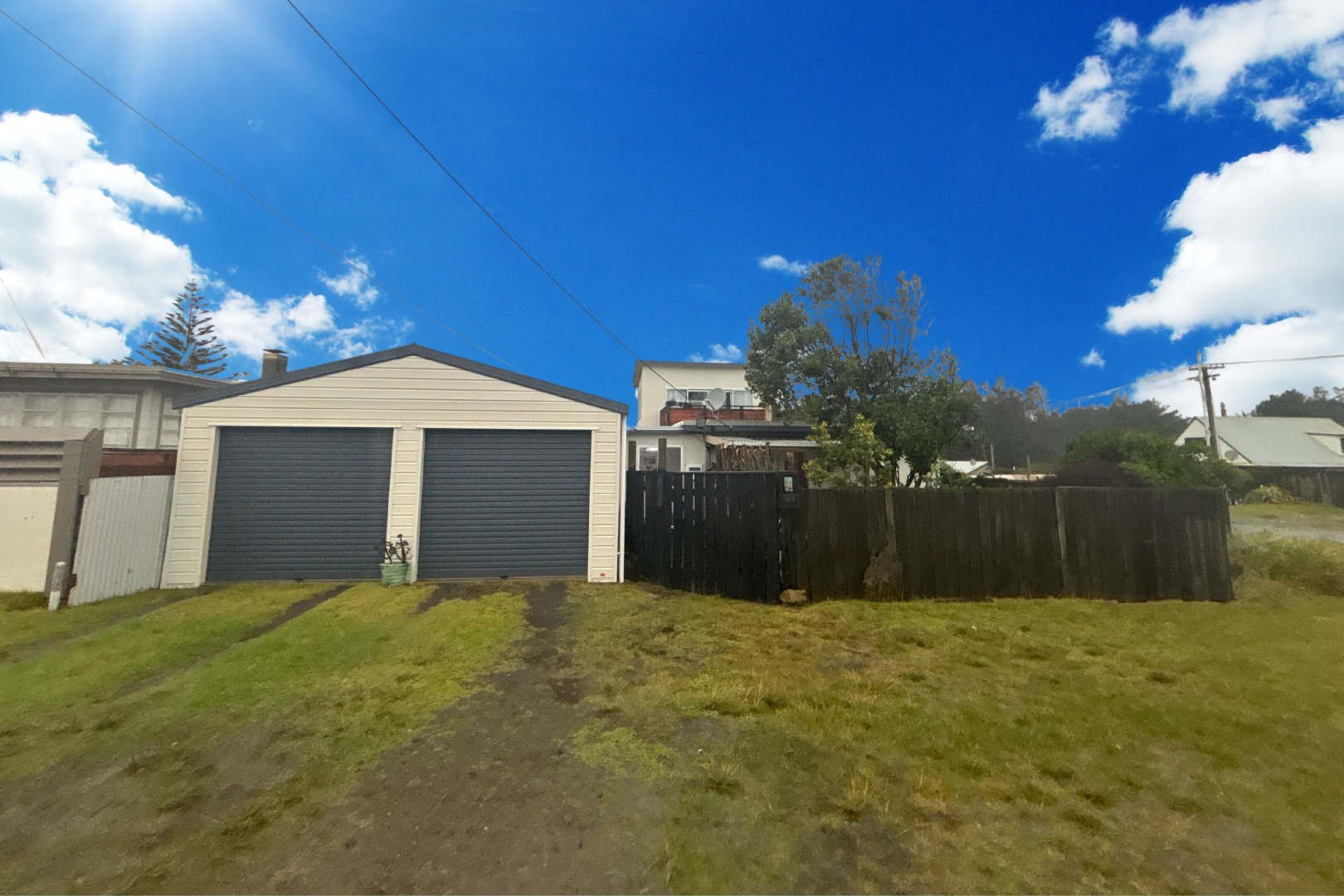 Himatangi Beach - 4 bedrooms