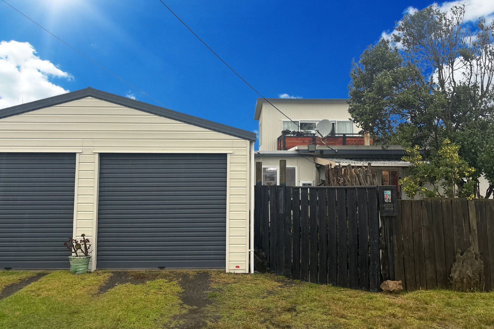 Himatangi Beach - 4 bedrooms