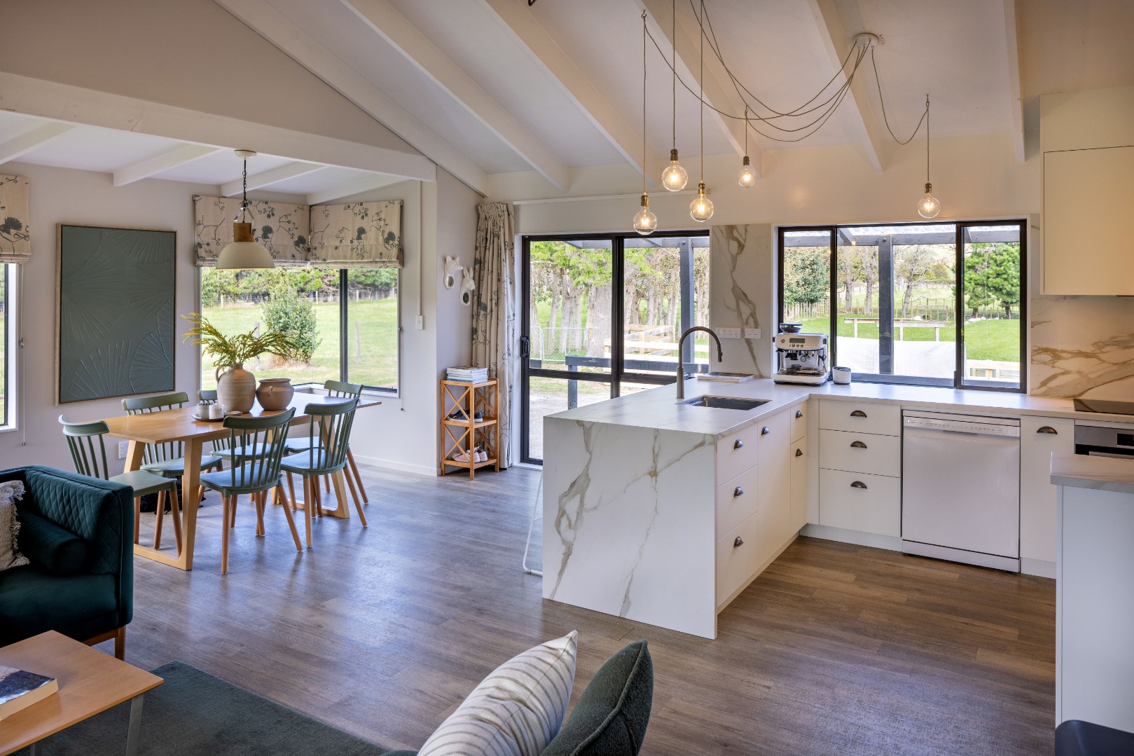 Te Horo - 4 Bedrooms