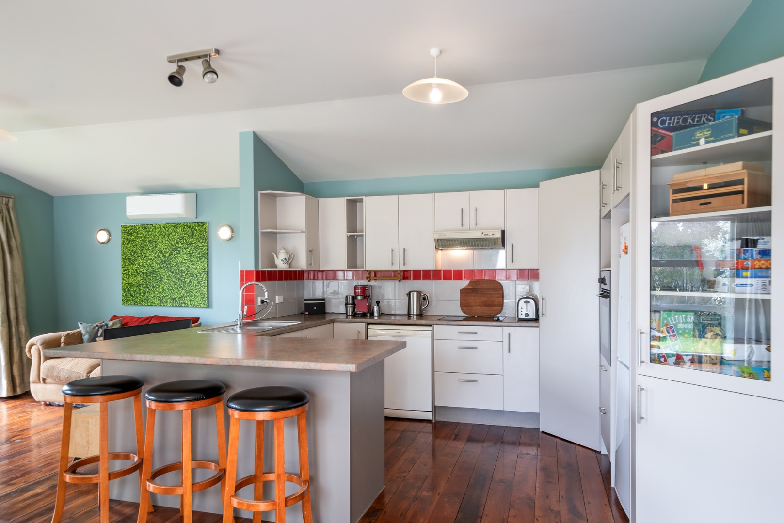 Waitarere Beach - 4 bedrooms