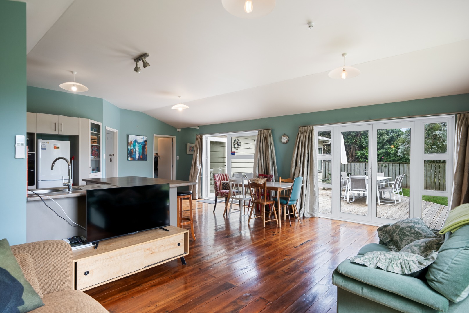 Waitarere Beach - 4 bedrooms