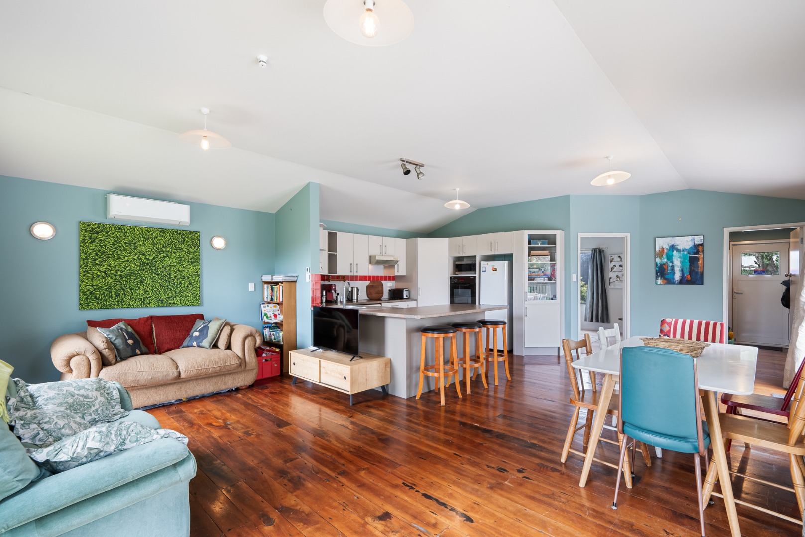 Waitarere Beach - 4 bedrooms
