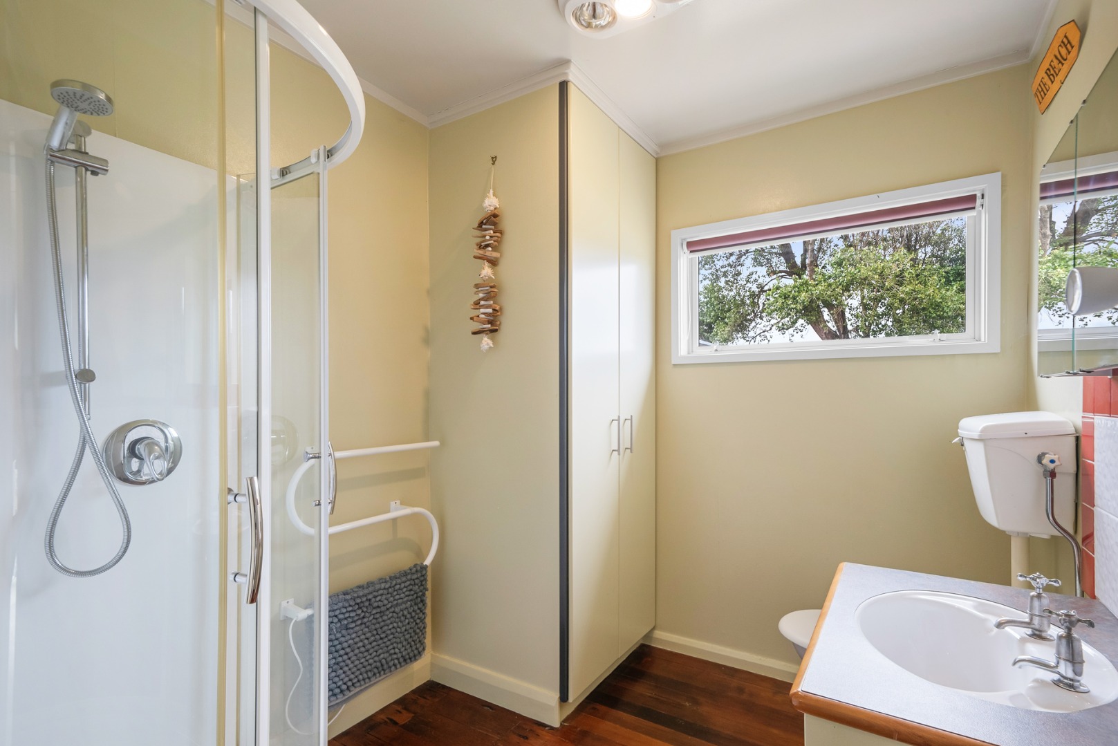 Waitarere Beach - 4 bedrooms