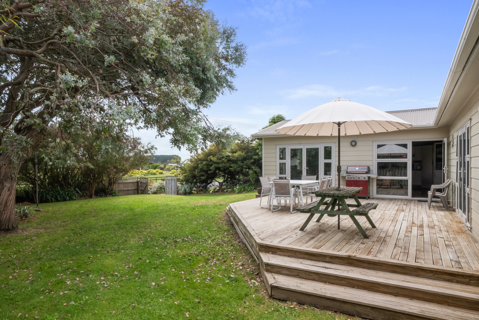 Waitarere Beach - 4 bedrooms