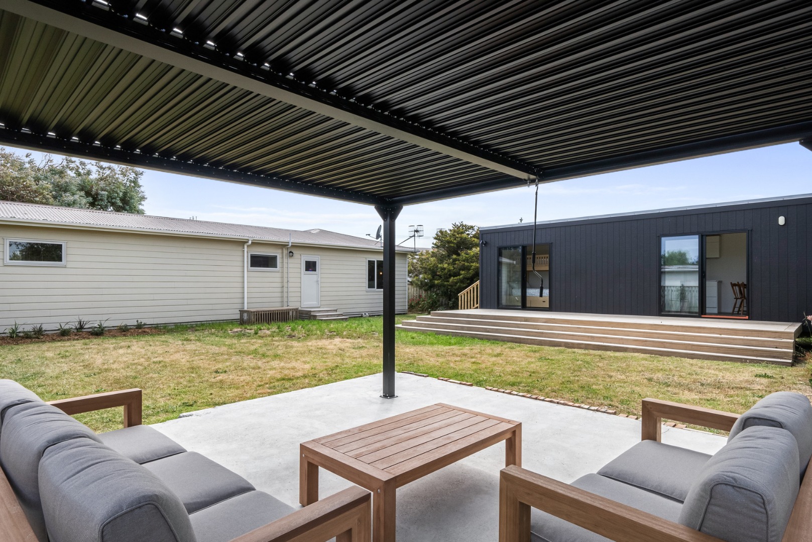 Waitarere Beach - 4 bedrooms