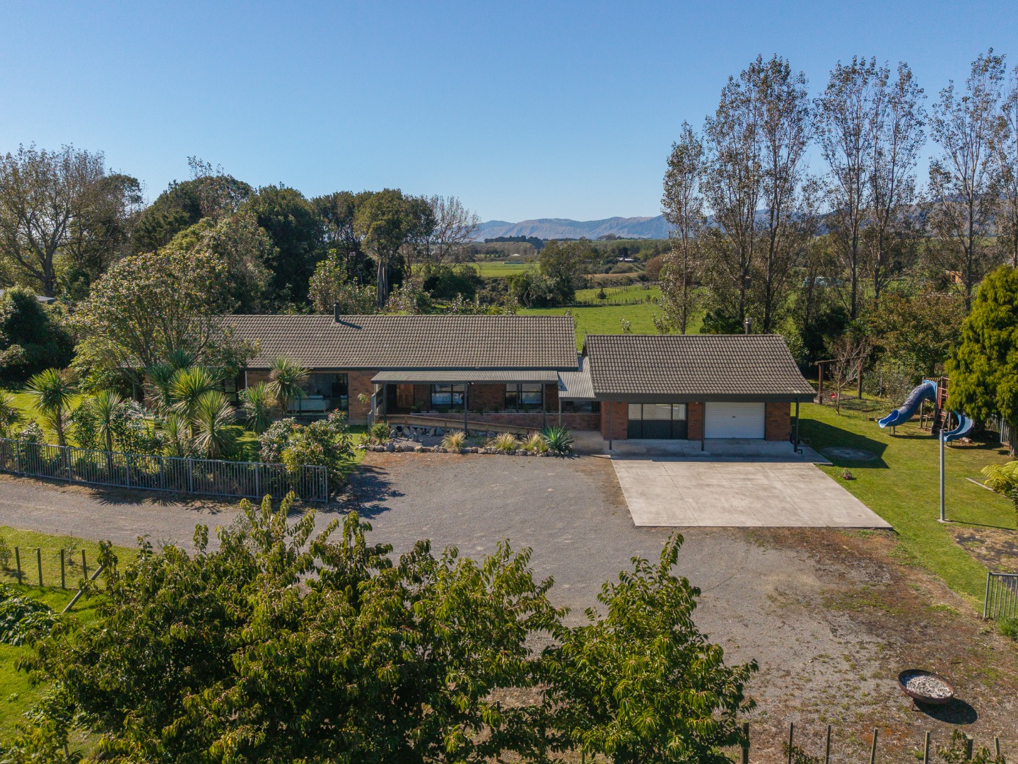 Koputaroa - 4 bedrooms