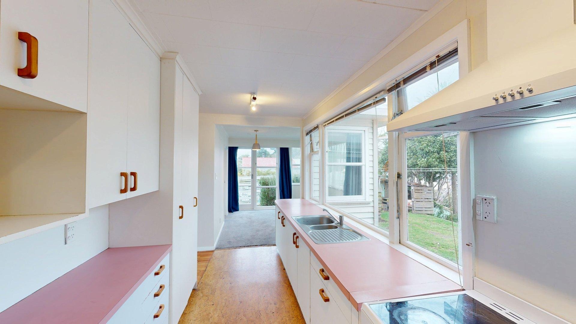 Raumati South - 3 Bedrooms